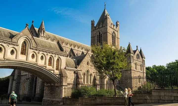 Essential Private Dublin walking tour for up to 6 people