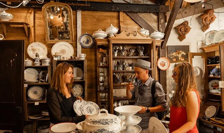 Flea Market Secrets near Montmartre: A Paris Hunt for Treasures