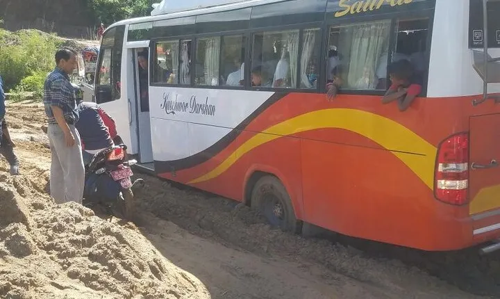 Shared Bus Transfer from Kathmandu to Salleri
