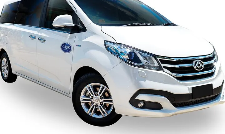 Luxury Van, Private Transfer, Cairns Airport - Port Douglas.