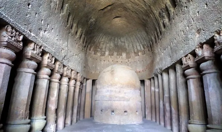 Kanheri Cave and Dharavi Slum Tour in Private Vehicle