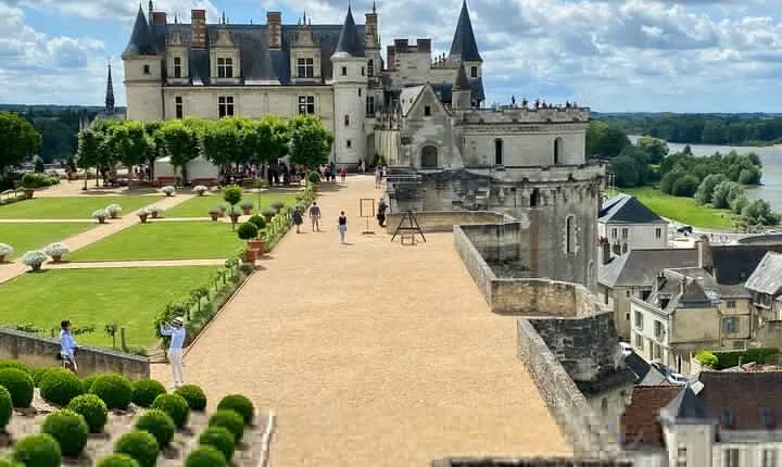 3-day Private Top 7 Loire Castles 2 Wine tasting Live Guided Trip