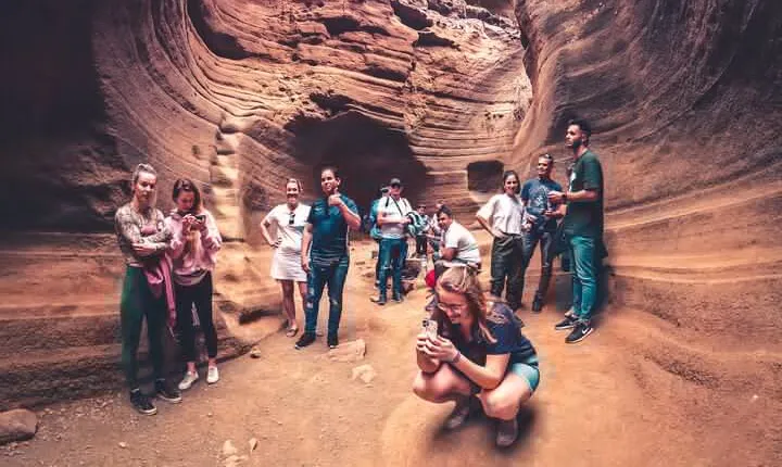 The Red Canyon Tour - Small Group Trip with Local Food Tasting ツ