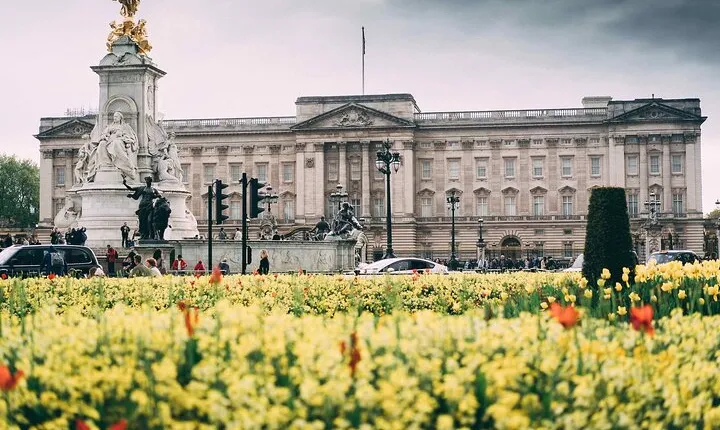 Fun Interactive Phone Treasure Hunt Buckingham Palace Parks
