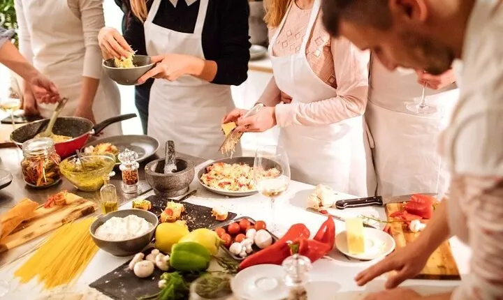 Italian Cooking Masterclass and Roman Market Tour - Small Group