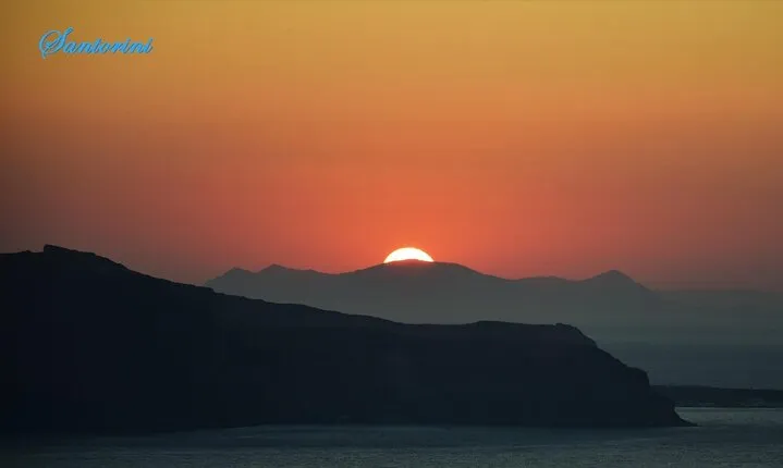 4 Hours Private Sightseeing Tour in Santorini