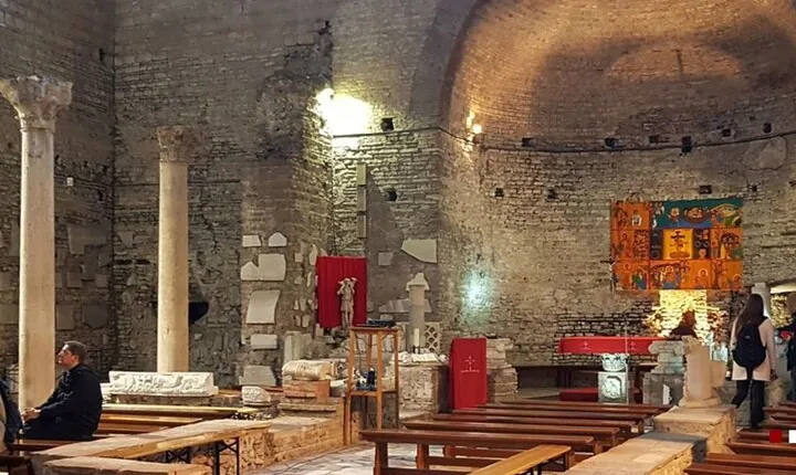 Catacombs of Domitilla Tour with Transfer in Rome