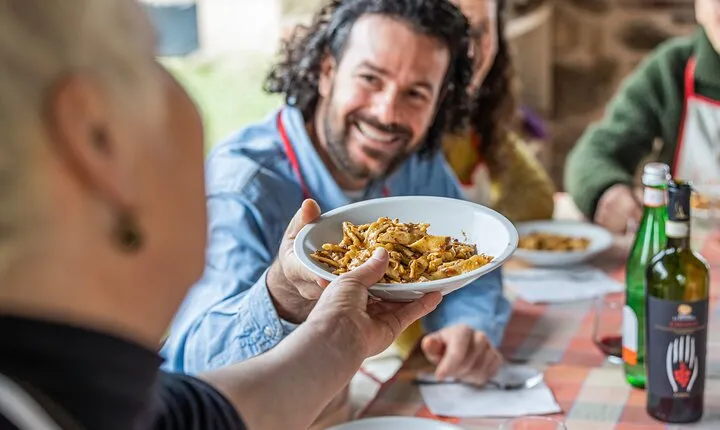 Cesarine: Dining & Cooking Demo at Local's Home in Bari