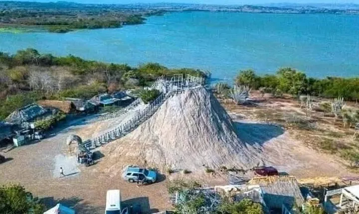 Tour of Totumo Volcano with Visit to Galerazamba and the Pink Sea