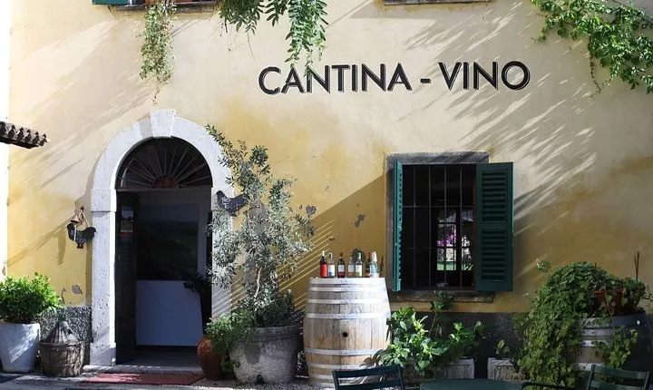 Wine Tasting in Historical Center of Lazise
