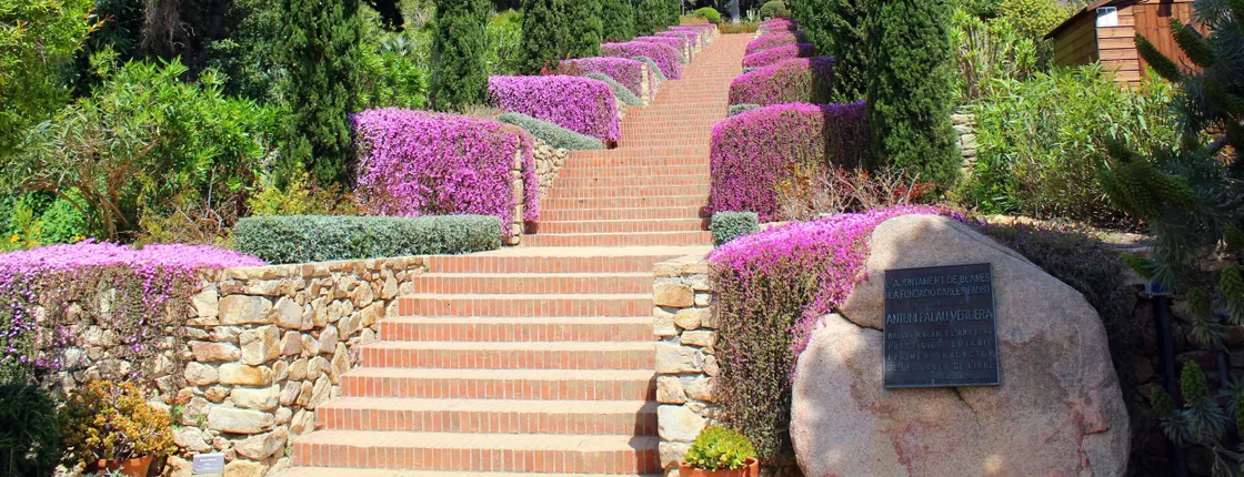 Marimurtra Botanical Gardens and Girona guided walking tour