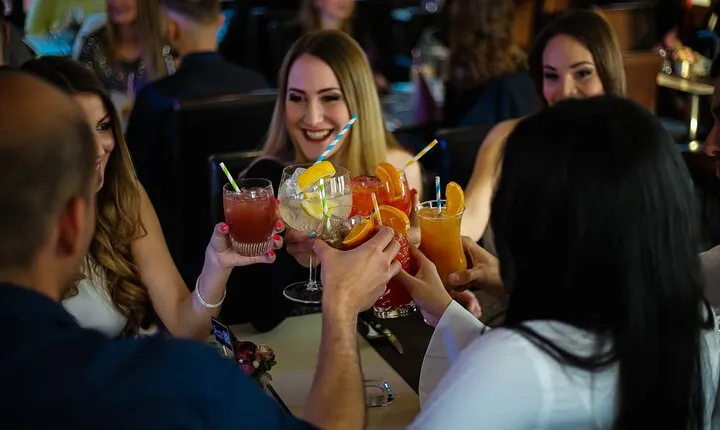 Drinks and Folklore Show Cruise in Budapest
