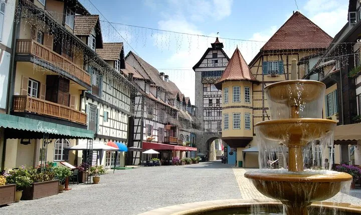 Colmar Tropicale and Batu Caves Day Trip (SIC - Join In Tour)
