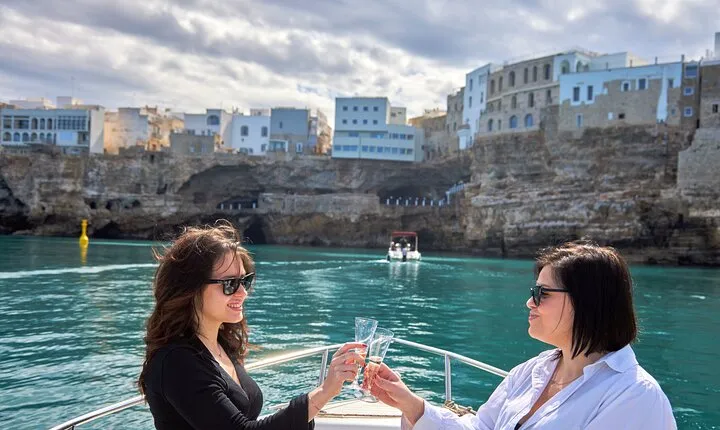 1 Hour and a Half Panoramic Tour of Polignano a Mare by Boat