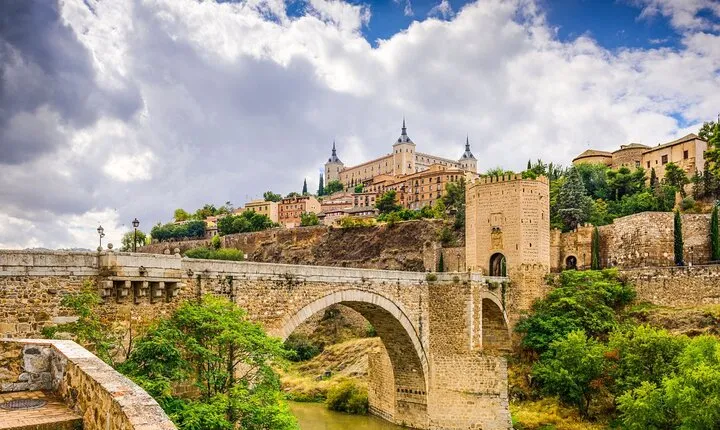 Toledo Full Day Tour with Tapas and Wine
