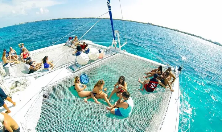 Isla Mujeres: Catamaran Tour with Snorkeling Food, Drinks, Beach