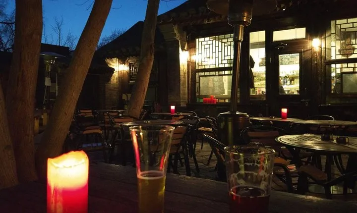 Dinner and Hutong Nightlife Tour with Dali Courtyard, Great Leap Brewing