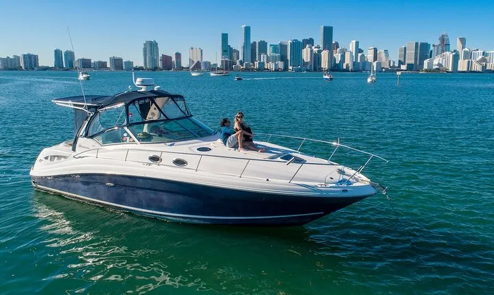 Miami Private Yacht Rental 2 to 4 hours for 12 ppl, Champagne