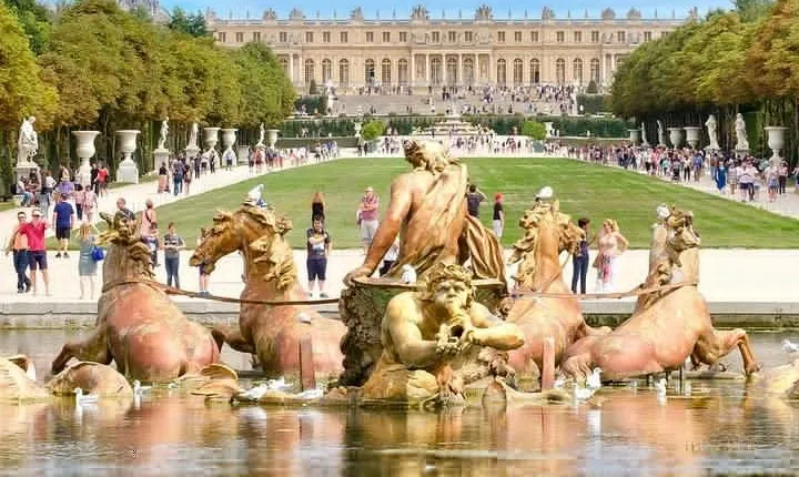 Chateau de Versailles & Gardens. VIP private tour with guide + driver