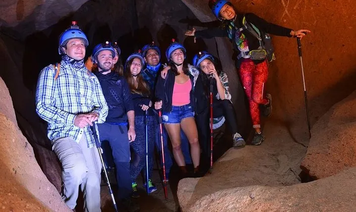 7 Qorihuillca Canyons - Cracks