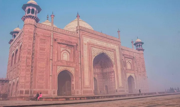 All Inclusive same day tour of Taj Mahal & Fatehpur Sikri from Delhi by Car