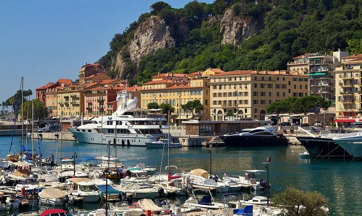 Private Transfer From Florence To Nice With a 2 Hour Stop