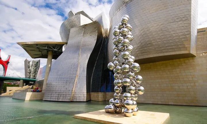 Bilbao Private Walking Tour: History, Guggenheim, Pintxos Tasting
