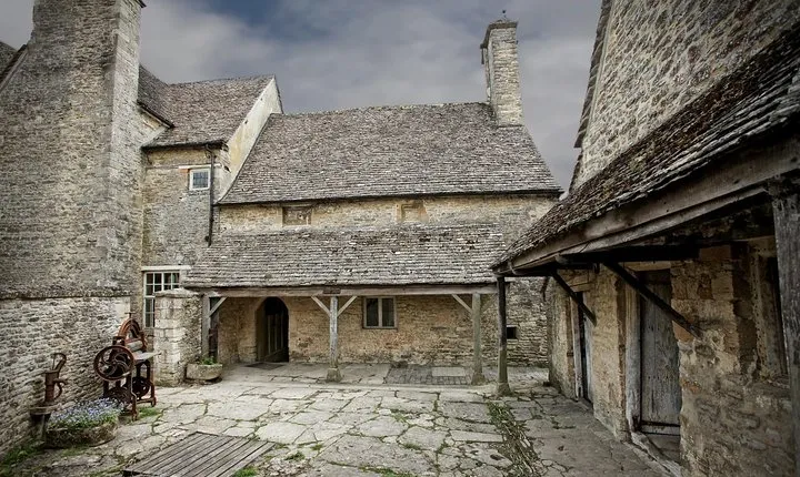 Downton Abbey Town and Country Tour from London by Private Black Taxi