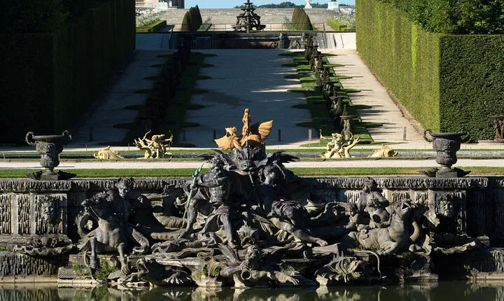 Versailles Palace Private Return Transfers(No ticket-Max 7people)