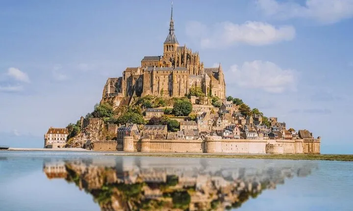 Mont St Michel & Normandy: Private 2-day tour - departure from Paris