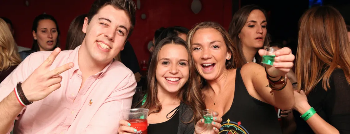 Skip the line pub crawl with VIP treatment in Prague
