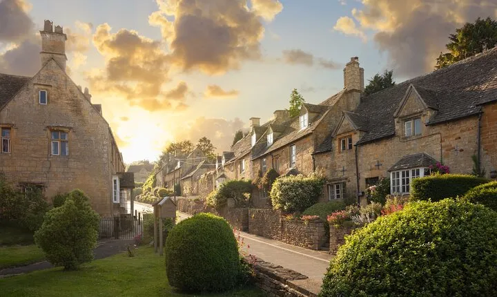 Private Cotswold Villages Day Tour see the beauty of the Villages