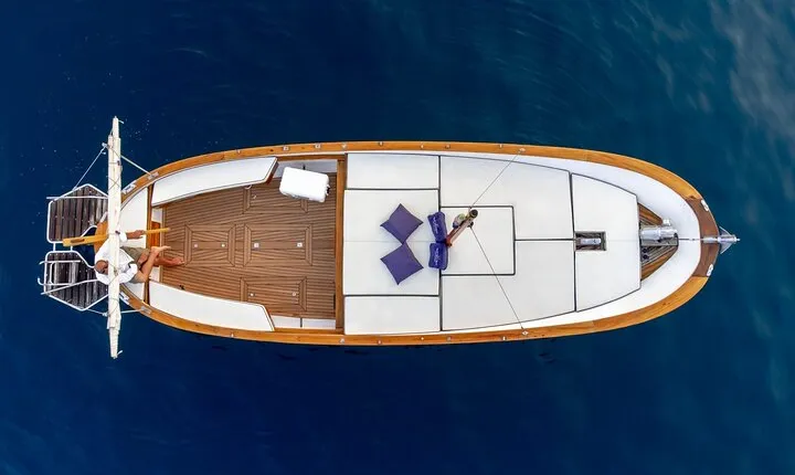 Exclusive and guided boat tour of the Amalfi coast