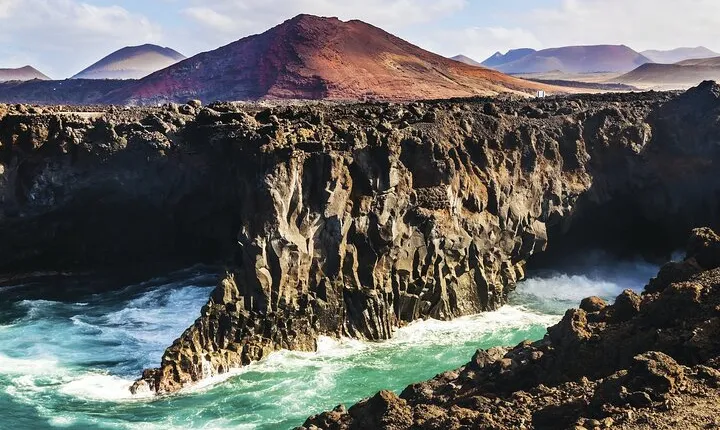 Lanzarote Volcanoes Tour departing from Fuerteventura