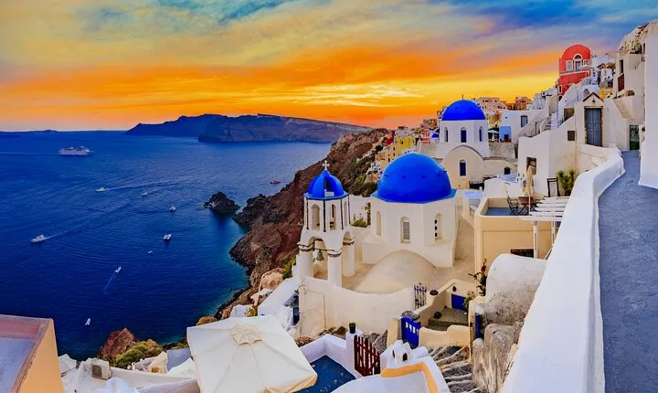 Santorini In One Day Bus Tour with Oia Sunset & optional Sailing