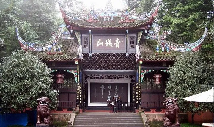 Mount Qingcheng and Dujiangyan Irrigation System Private Day Tour from Chengdu