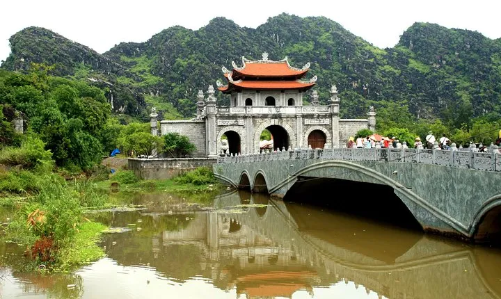 Hoa Lu - Tam Coc - Mua Cave day trip - Luxury limousine from Hanoi