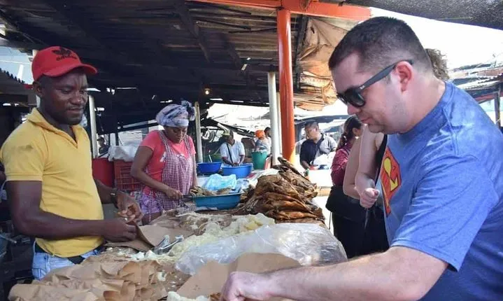 Local immersion in the Bazurto Market