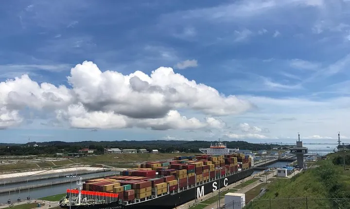Excursion of the Panama Canal Miraflores Lock, Aguas Claras