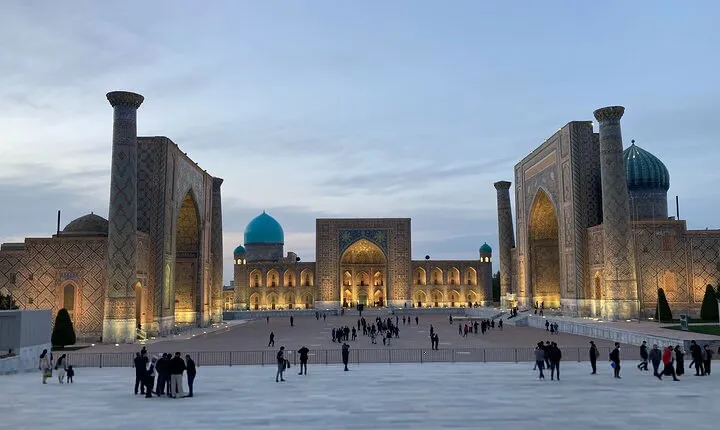 Samarkand City Tour with a Professional Photographer
