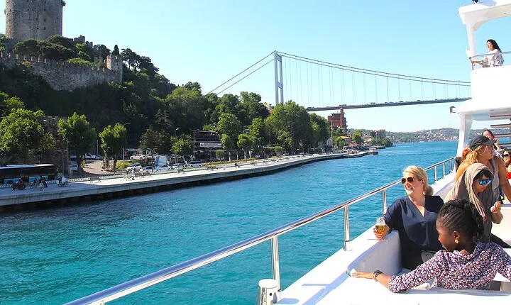 Bosphorus Luxury Lunch Cruise & Black Sea Swimming Experience