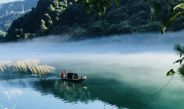 Private 2D Tour to Xiaodongjiang Lake & Gaoyiling Danxia from Guangzhou by Train