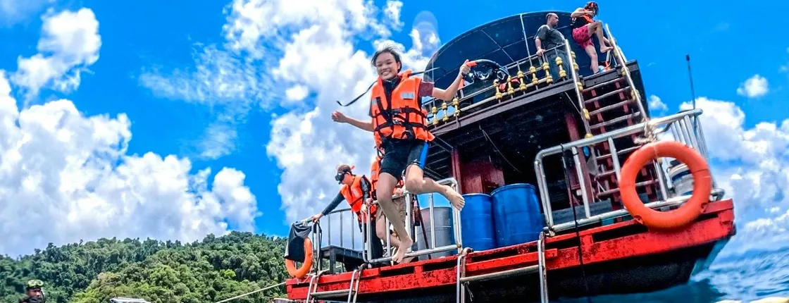 4 Islands Snorkel and Beach Tour by Boat from Koh Chang