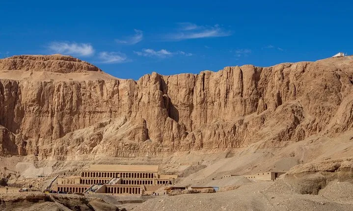 Luxor One Day Tour with East and West Bank Highlights with Guide
