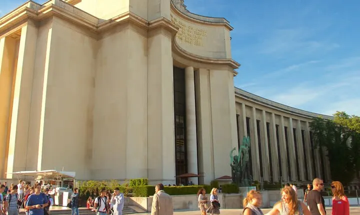 Eiffel Tower with Hotel Pickup and Walking Tour to Trocadéro