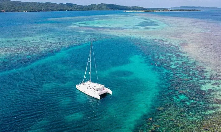 Roatan Catamaran Cruise Tours and Sailing Charters