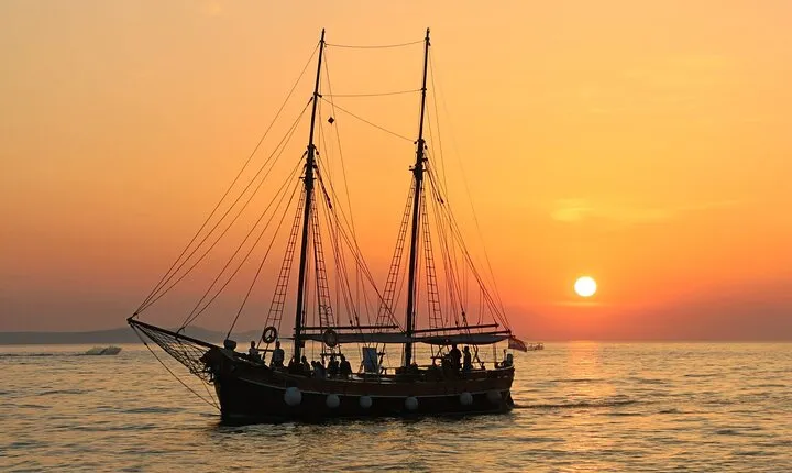 Evening Sunset Dhow Cruise Tour - Muscat