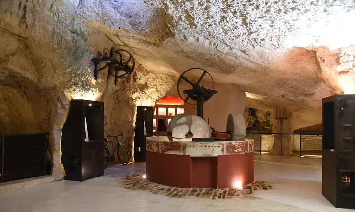 Private visit to the Frantoio Rosso Ipogeo in Martina Franca