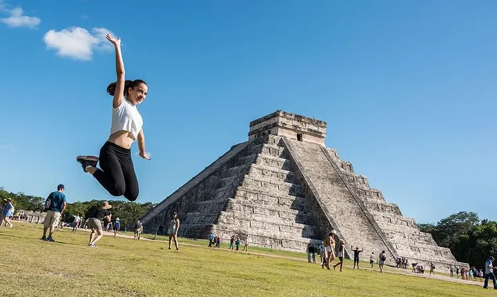 Chichén Itzá Premier Tour with Cenote Xunáan, Valladolid & Lunch