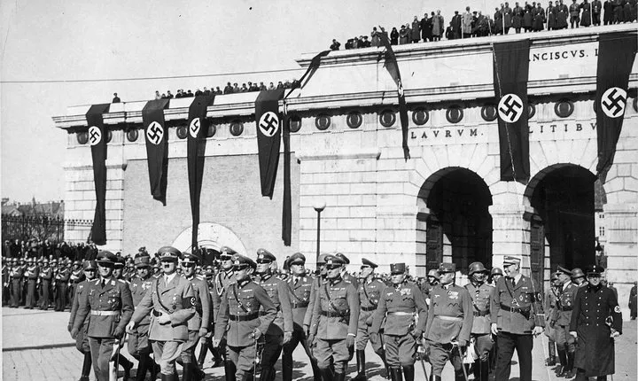 Historical Hitler Walking Tour of Vienna